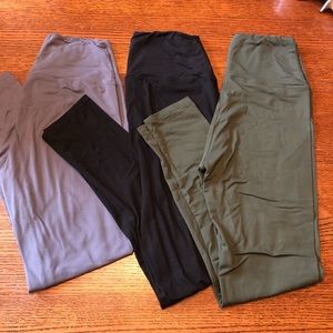 3 pack of leggings! Gray, olive green, and black!